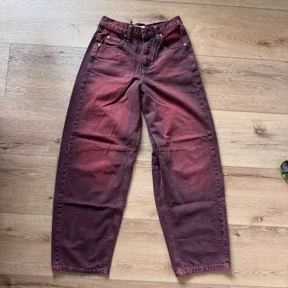 URBAN OUTFITTERS BDG Logan Buckle Essential Baggy Boyfriend Jeans size 26 - Picture 2 of 4